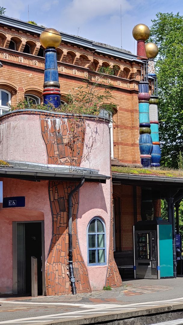 UELZEN - der Hundertwasser-Bahnof